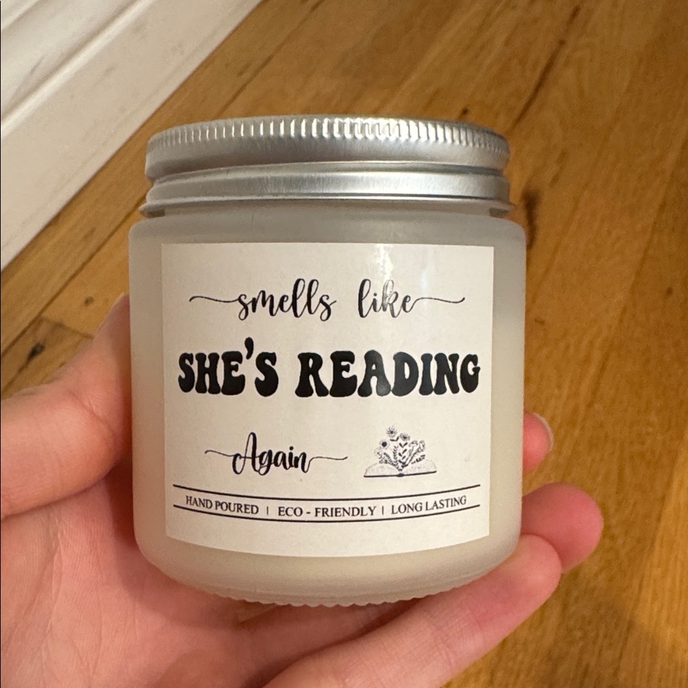 NWT Candle Book Lover Smells Like She’s Reading Again